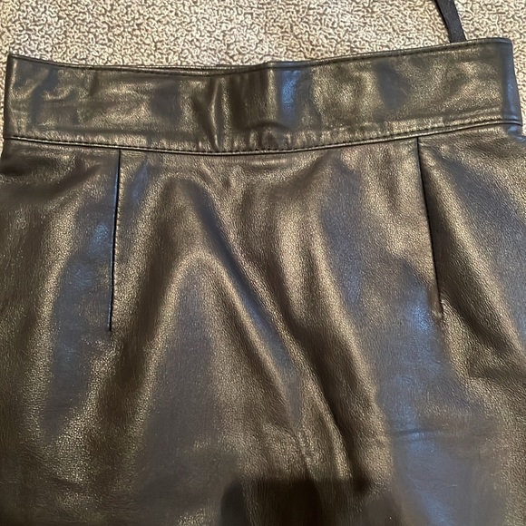 Danier High Waisted Leather Skirt - Picture 4 of 9